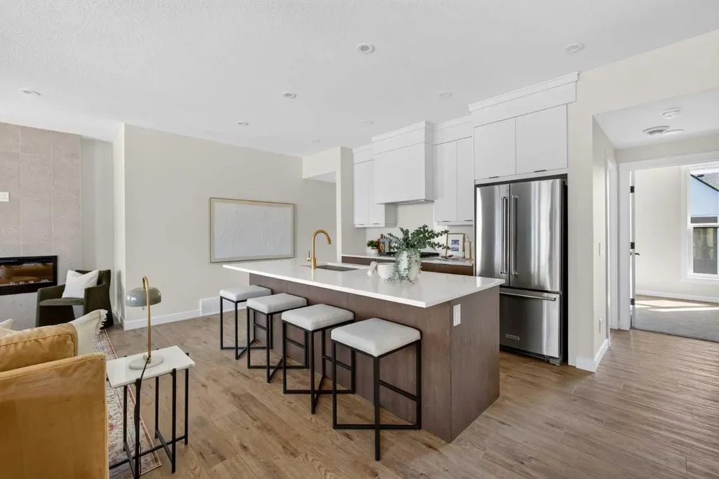 609 Sovereign Common SW Calgary AB T3C 3Y3