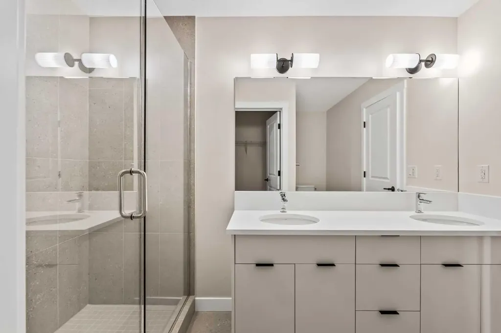 609 Sovereign Common SW Calgary AB T3C 3Y3