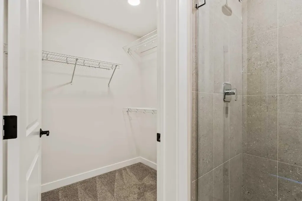 609 Sovereign Common SW Calgary AB T3C 3Y3