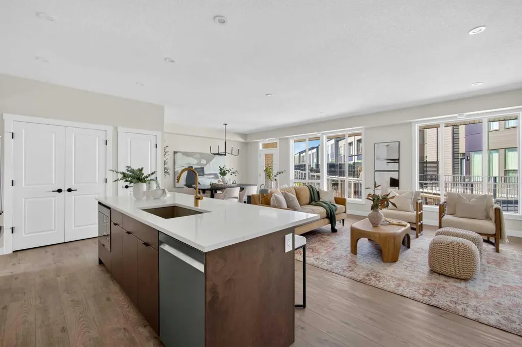 609 Sovereign Common SW Calgary AB T3C 3Y3