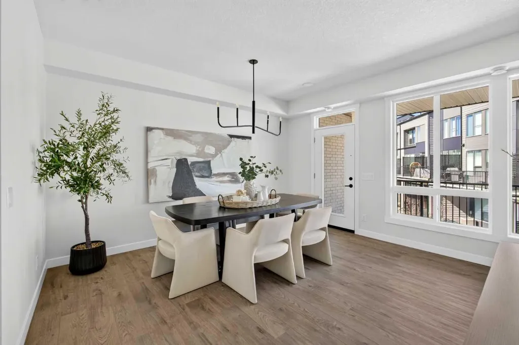 609 Sovereign Common SW Calgary AB T3C 3Y3