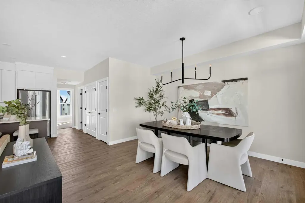 609 Sovereign Common SW Calgary AB T3C 3Y3
