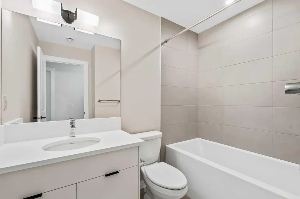 609 Sovereign Common SW Calgary AB T3C 3Y3