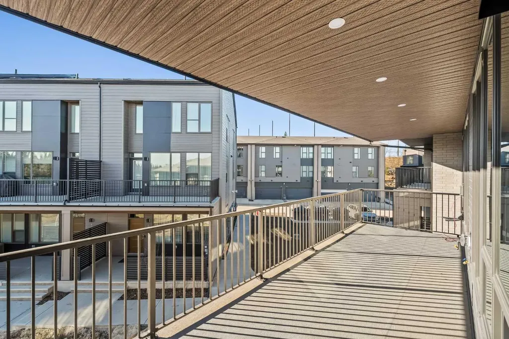 609 Sovereign Common SW Calgary AB T3C 3Y3