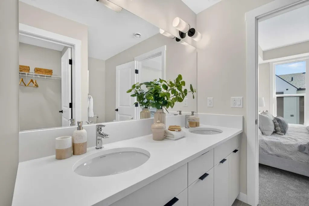 609 Sovereign Common SW Calgary AB T3C 3Y3