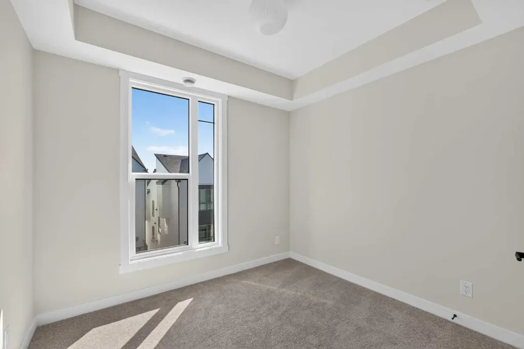 609 Sovereign Common SW Calgary AB T3C 3Y3