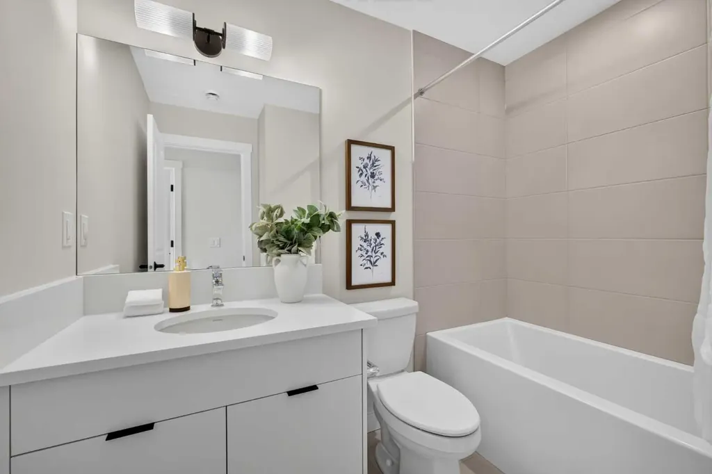 609 Sovereign Common SW Calgary AB T3C 3Y3