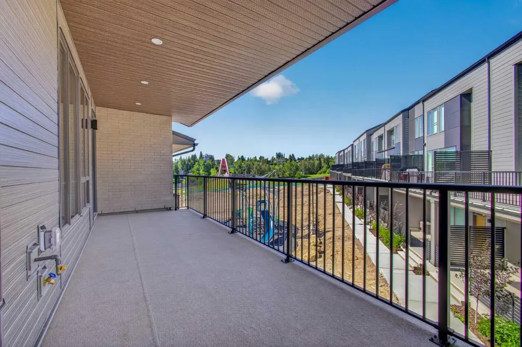 609 Sovereign Common SW Calgary AB T3C 3Y3