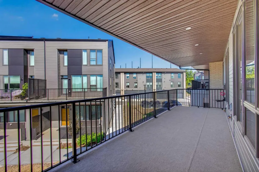 609 Sovereign Common SW Calgary AB T3C 3Y3