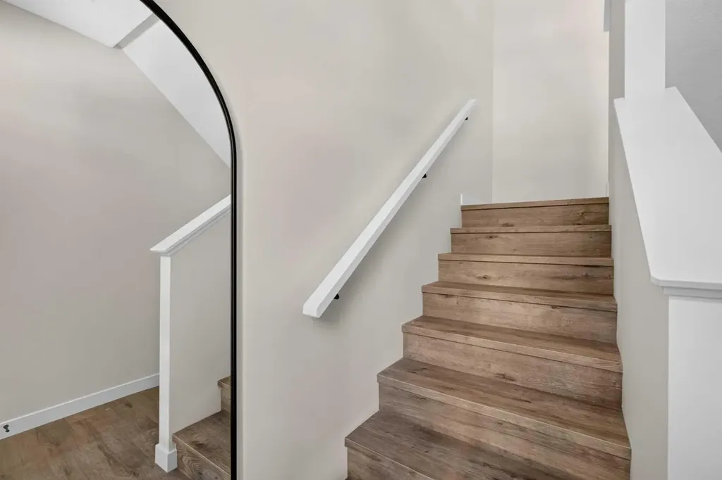 609 Sovereign Common SW Calgary AB T3C 3Y3