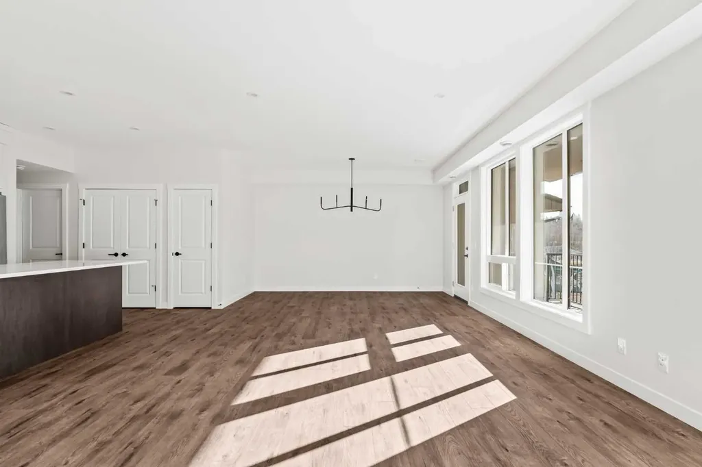609 Sovereign Common SW Calgary AB T3C 3Y3