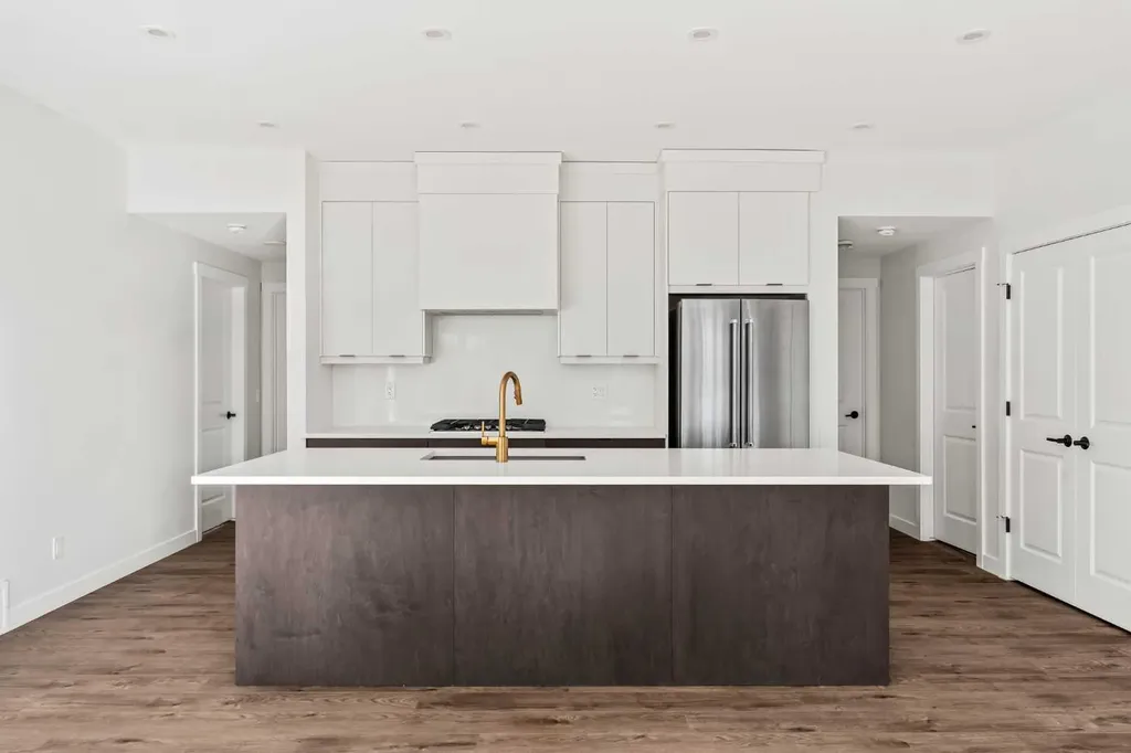 609 Sovereign Common SW Calgary AB T3C 3Y3