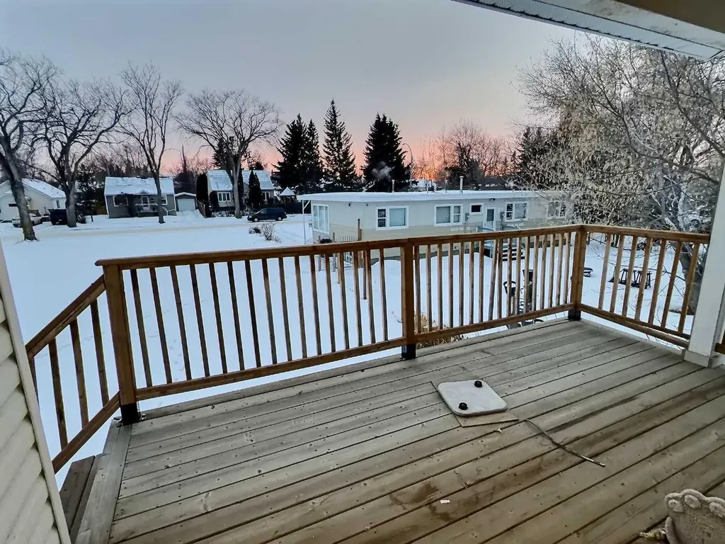5209 57 Avenue Ponoka AB T4J 1G6