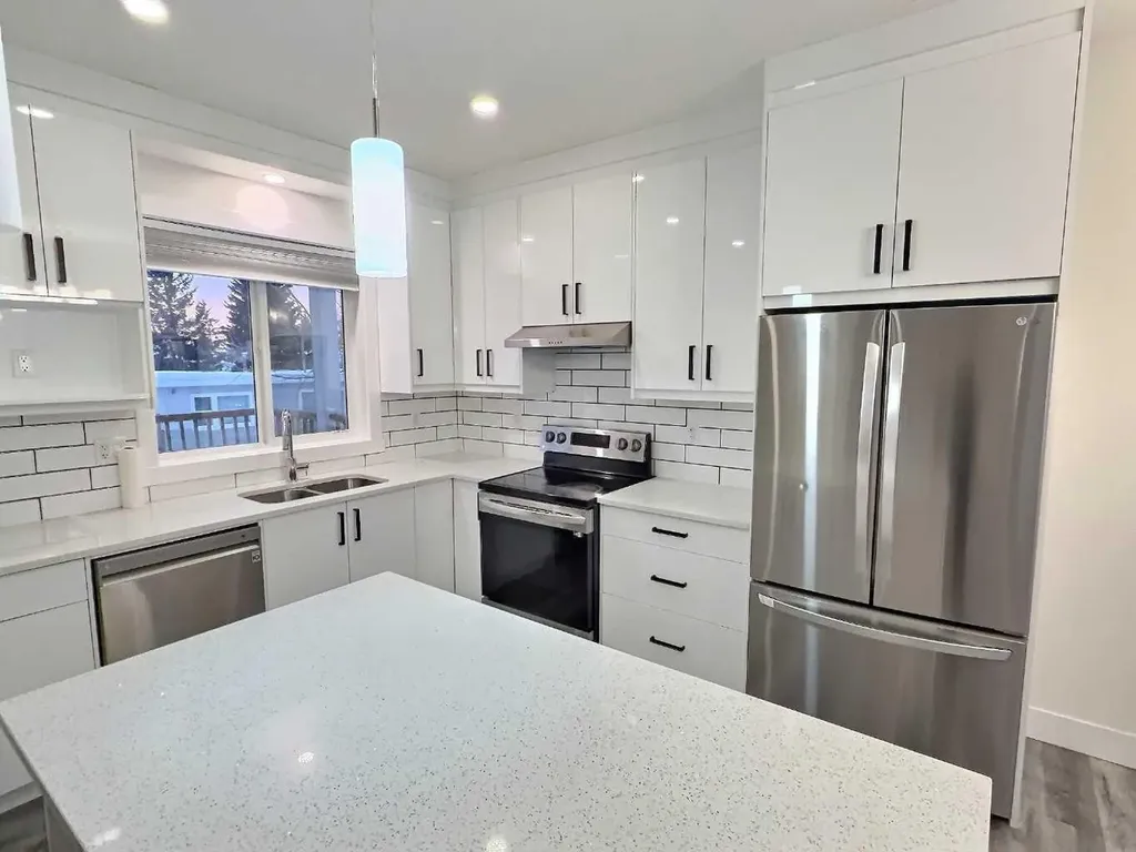 5209 57 Avenue Ponoka AB T4J 1G6