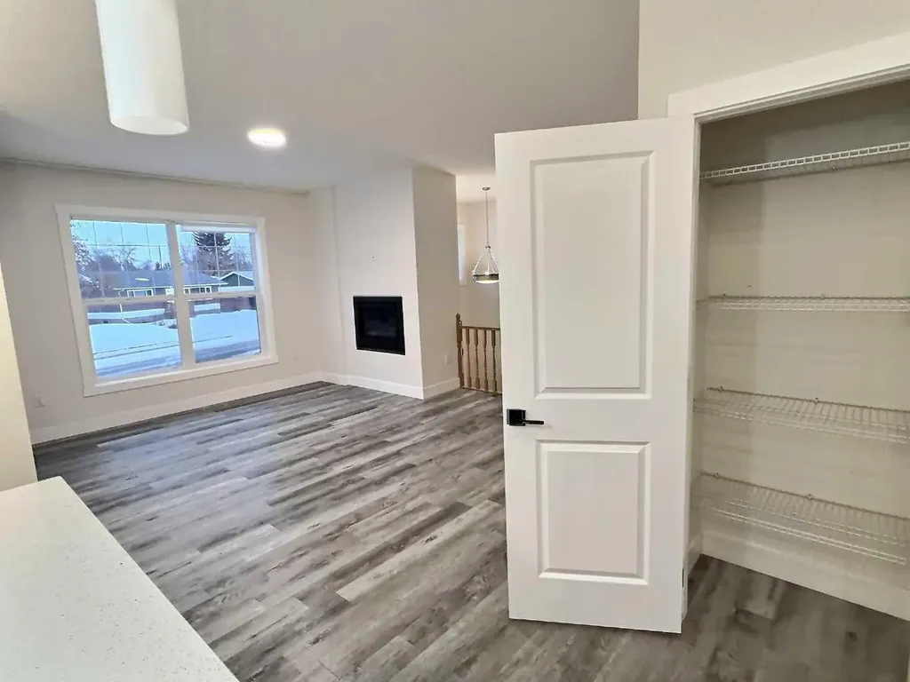 5209 57 Avenue Ponoka AB T4J 1G6