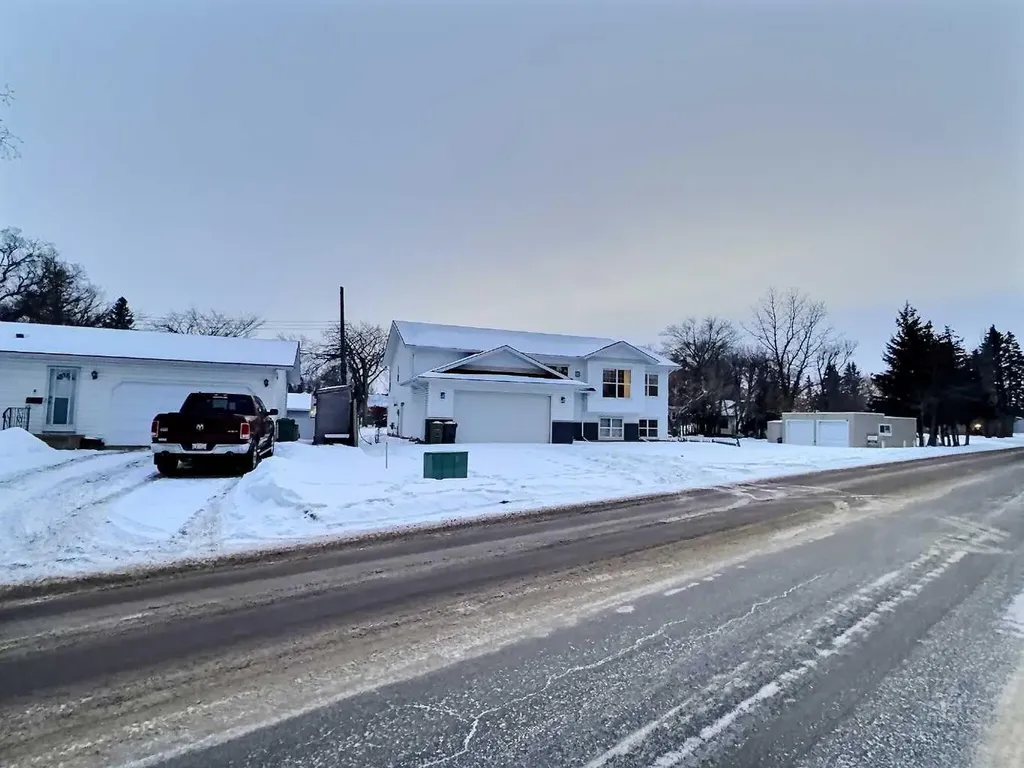 5209 57 Avenue Ponoka AB T4J 1G6
