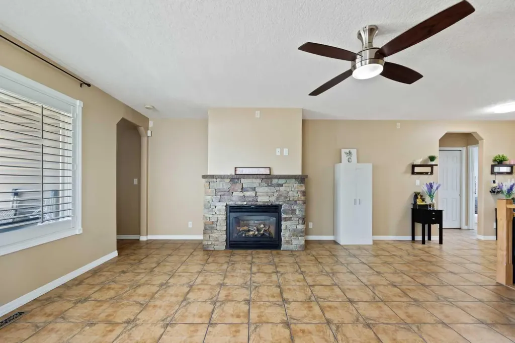 732 1 Avenue Irricana AB T0M1B0