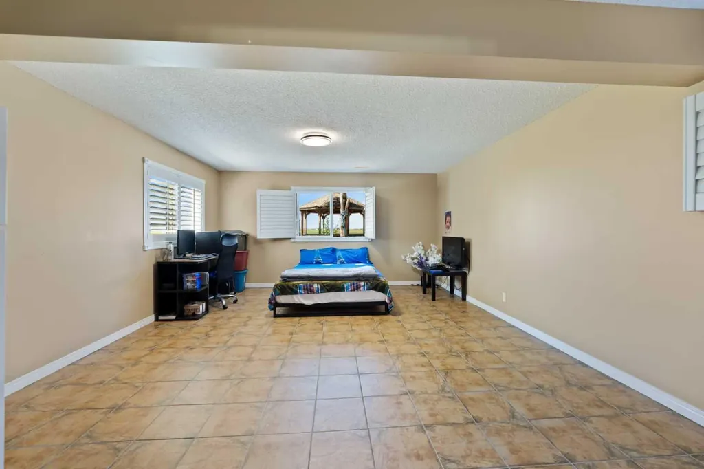 732 1 Avenue Irricana AB T0M1B0
