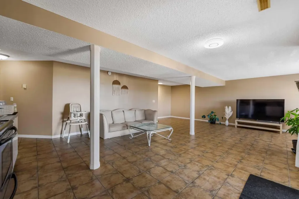 732 1 Avenue Irricana AB T0M1B0