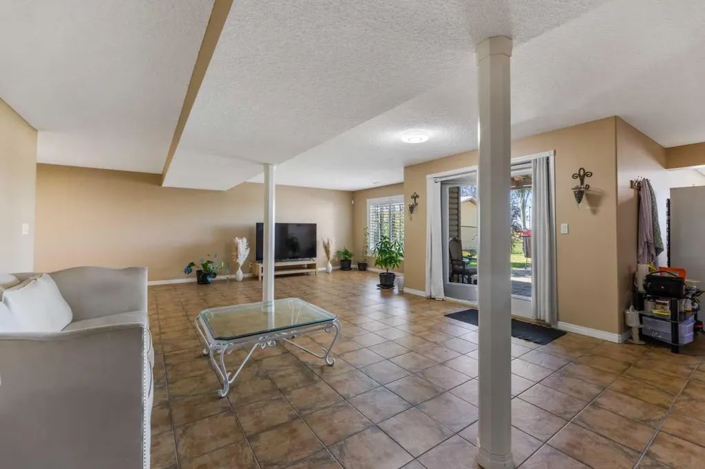 732 1 Avenue Irricana AB T0M1B0