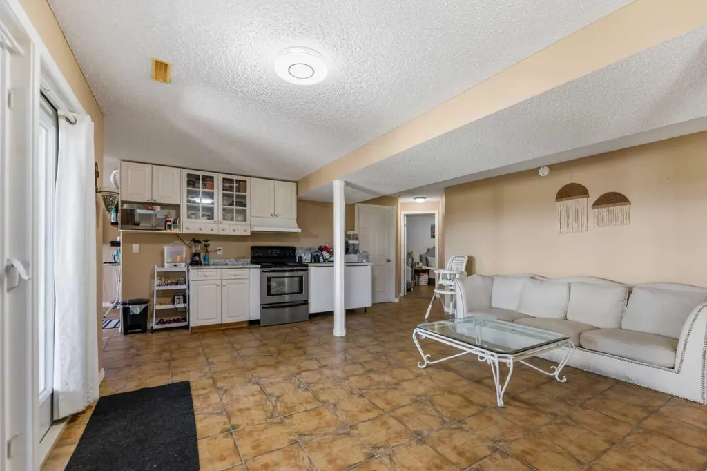 732 1 Avenue Irricana AB T0M1B0