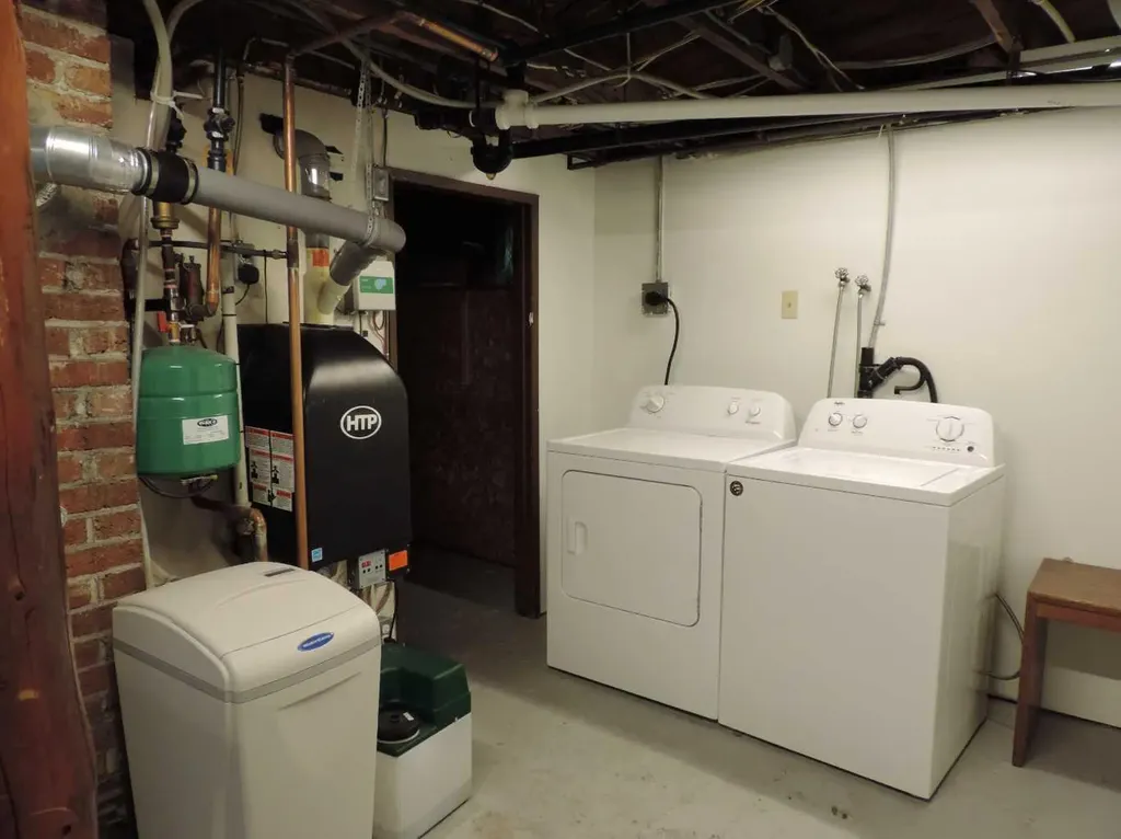 208 Patricia Street Jasper AB T0E 1E0