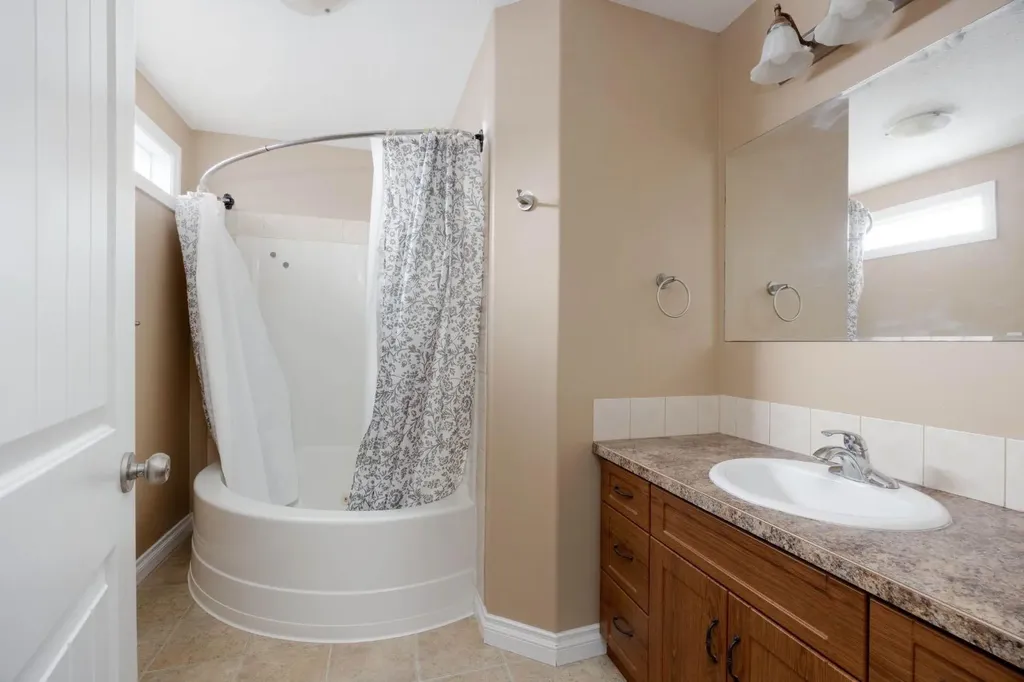 209 Ash Way Fort Mcmurray AB T9K 0E9