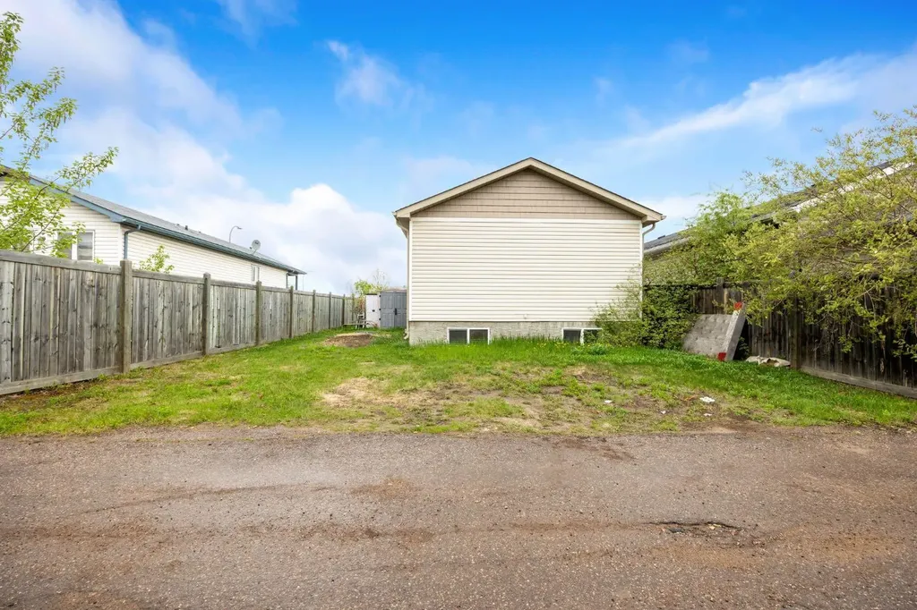 209 Ash Way Fort Mcmurray AB T9K 0E9