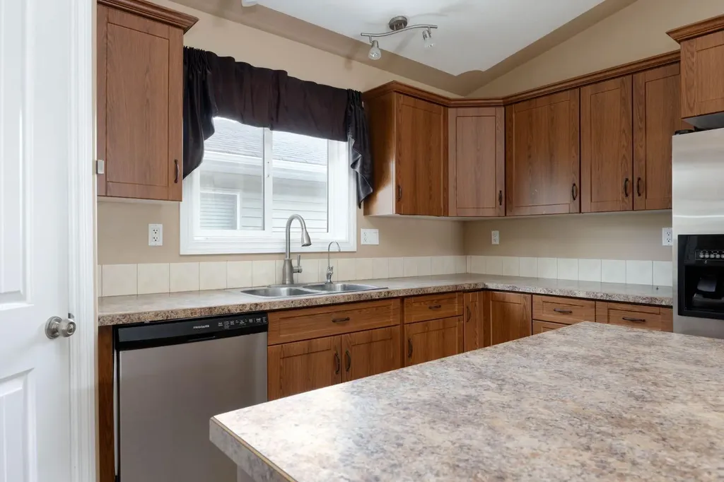 209 Ash Way Fort Mcmurray AB T9K 0E9