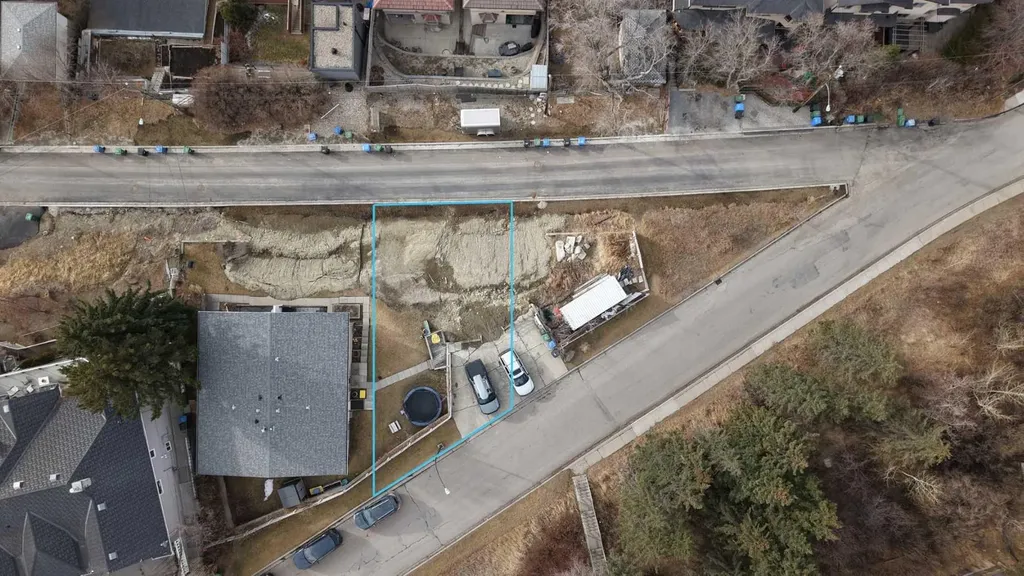 205 Thomson Avenue NE Calgary AB T2E 5B7