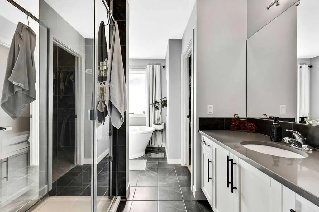 205 Aspenmere Way Chestermere AB T1X 0Y2