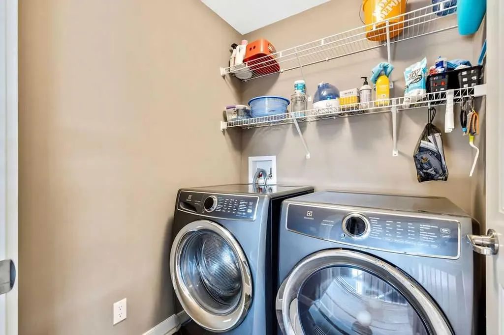 205 Aspenmere Way Chestermere AB T1X 0Y2