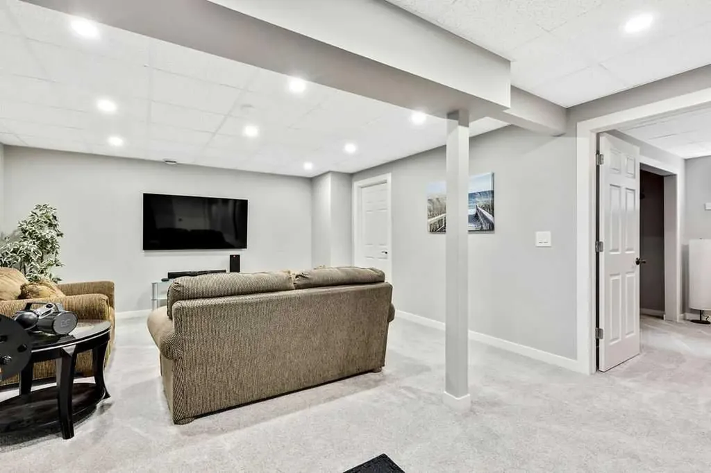 205 Aspenmere Way Chestermere AB T1X 0Y2