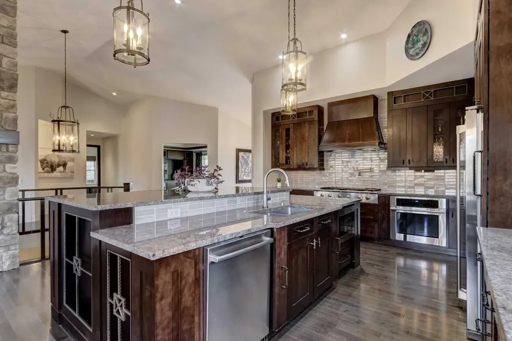 566 Pine Creek Ridge Heritage Pointe AB T1S 3V9