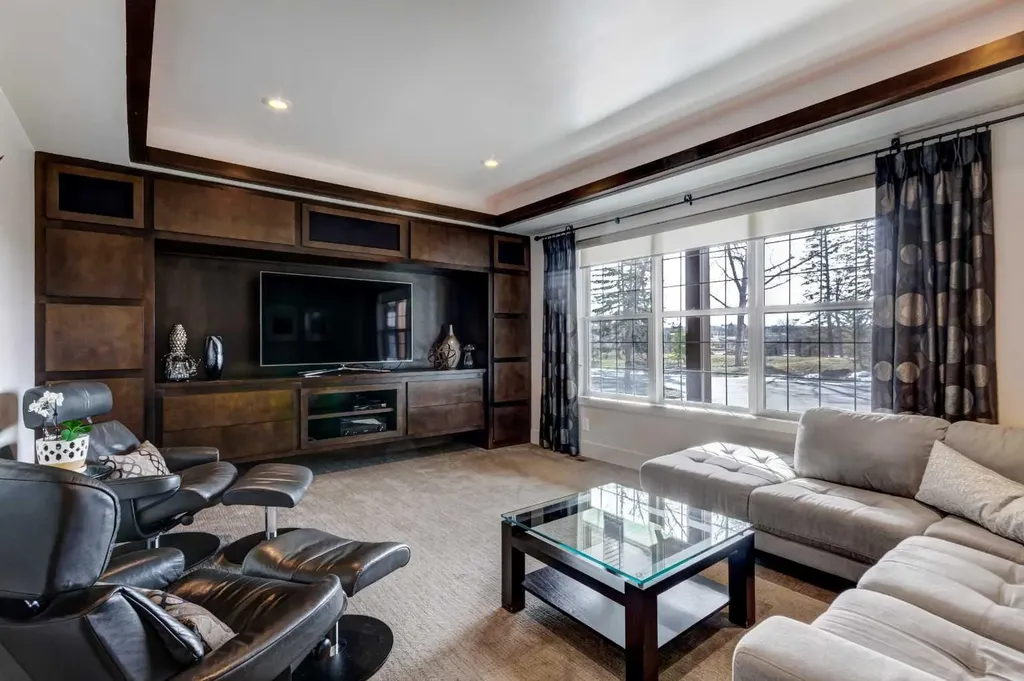 566 Pine Creek Ridge Heritage Pointe AB T1S 3V9