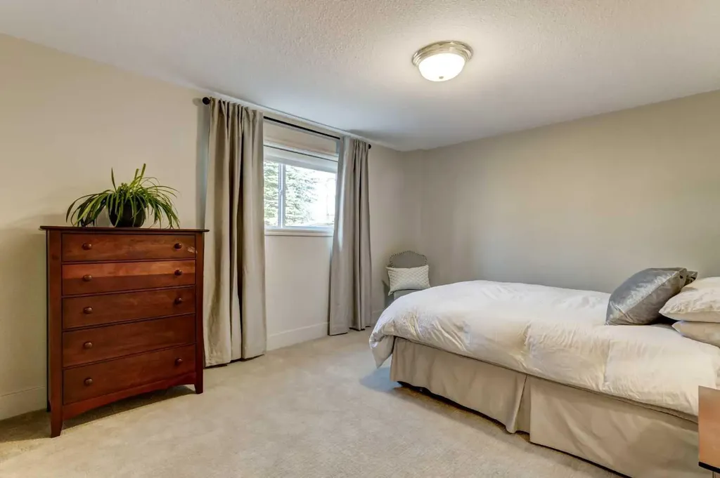 566 Pine Creek Ridge Heritage Pointe AB T1S 3V9
