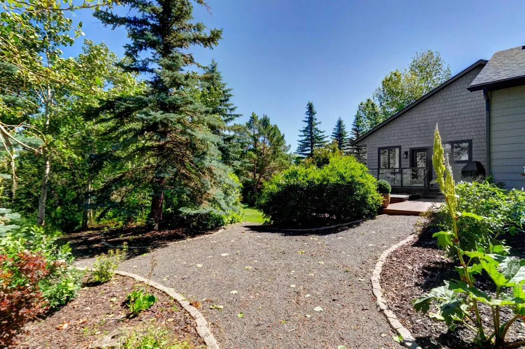 566 Pine Creek Ridge Heritage Pointe AB T1S 3V9