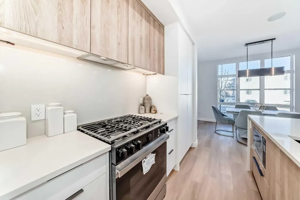 1607 37 Avenue SW Calgary AB T2T2h2