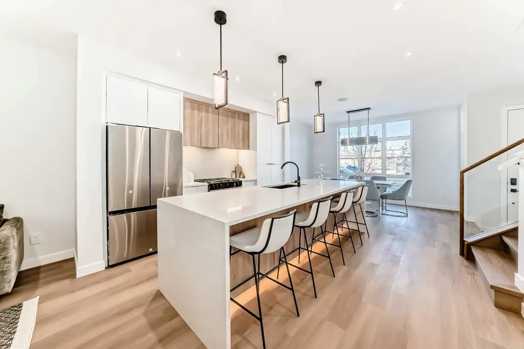 1607 37 Avenue SW Calgary AB T2T2h2