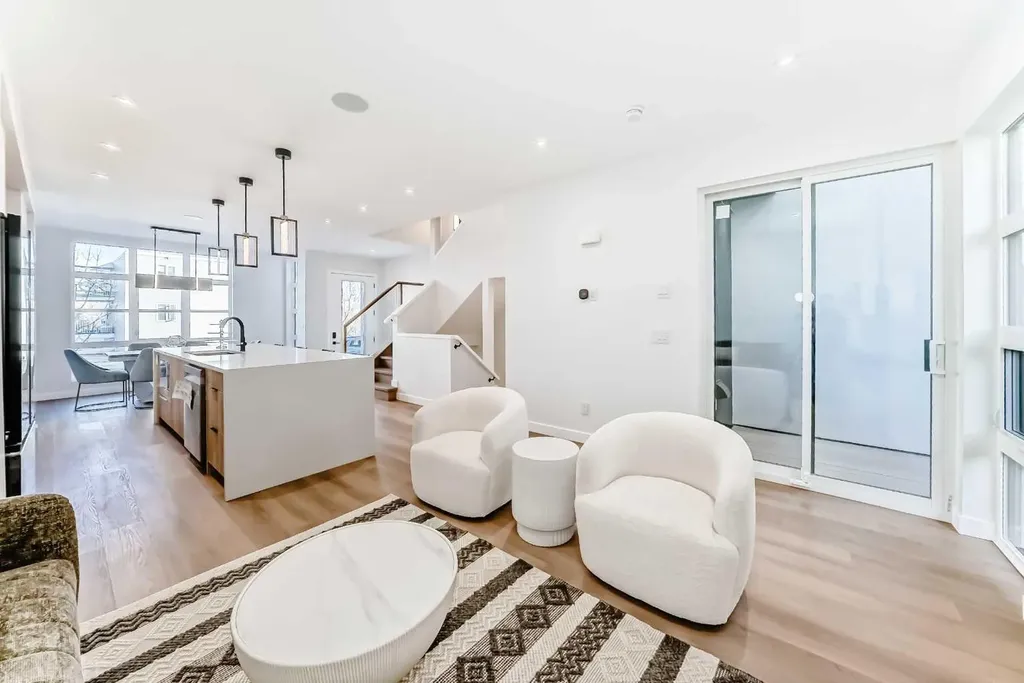 1607 37 Avenue SW Calgary AB T2T2h2