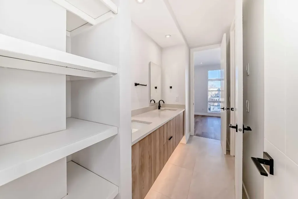 1607 37 Avenue SW Calgary AB T2T2h2