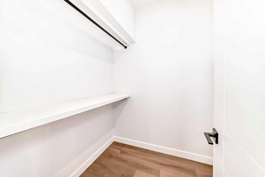 1607 37 Avenue SW Calgary AB T2T2h2