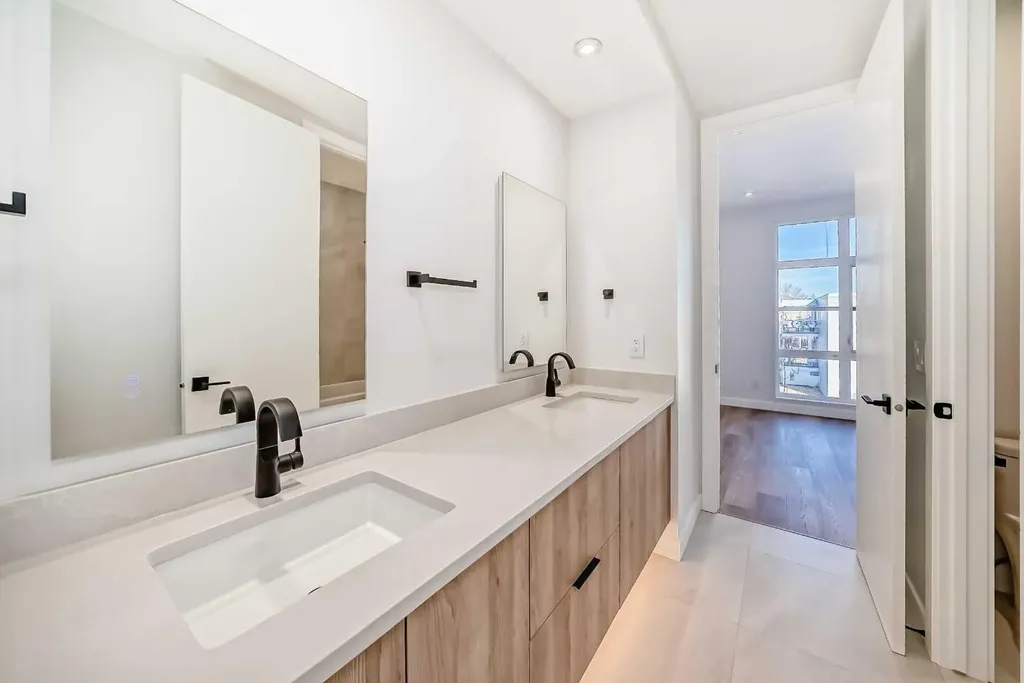 1607 37 Avenue SW Calgary AB T2T2h2