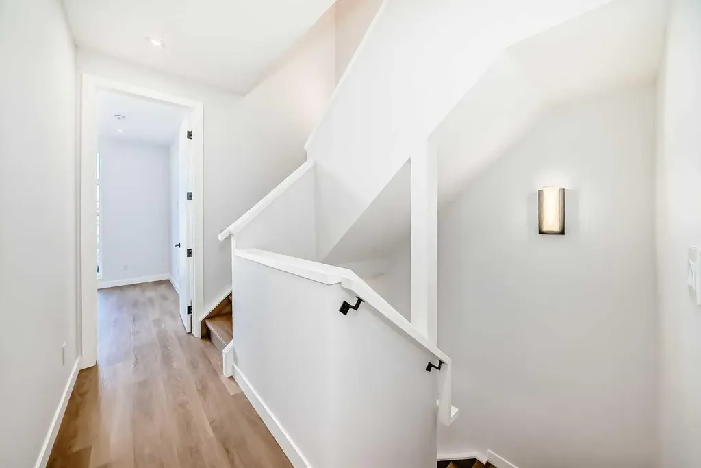 1607 37 Avenue SW Calgary AB T2T2h2