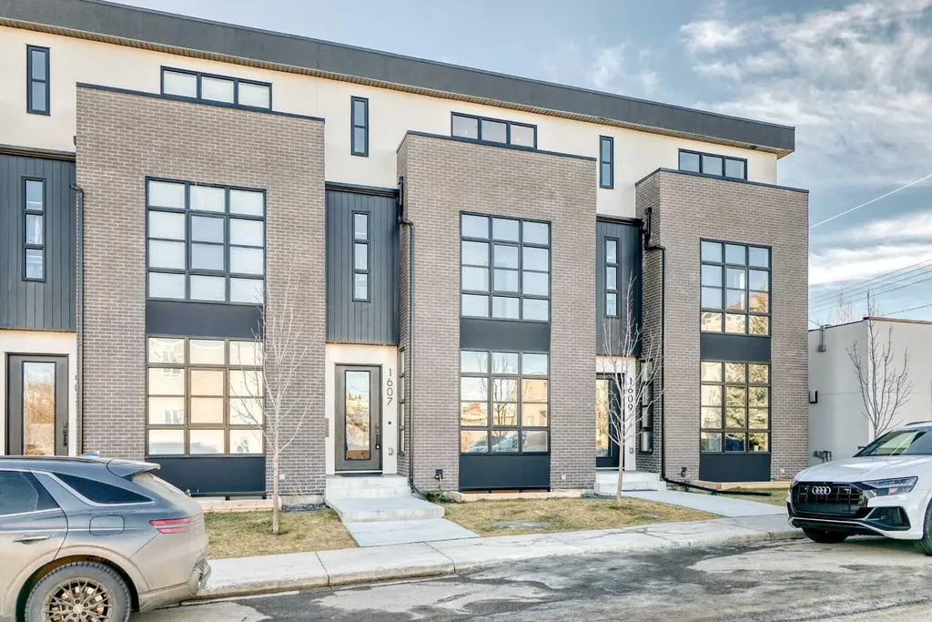 1607 37 Avenue SW Calgary AB T2T2h2