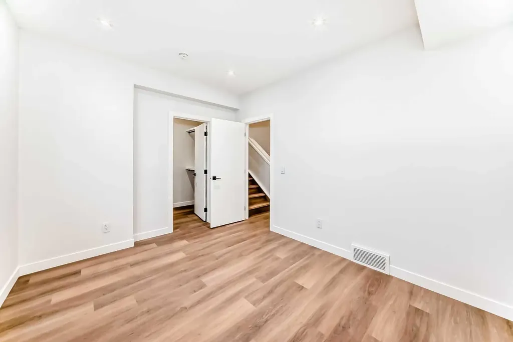 1607 37 Avenue SW Calgary AB T2T2h2