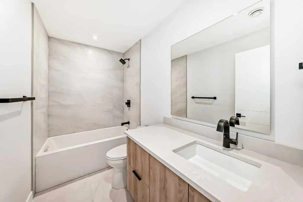 1607 37 Avenue SW Calgary AB T2T2h2