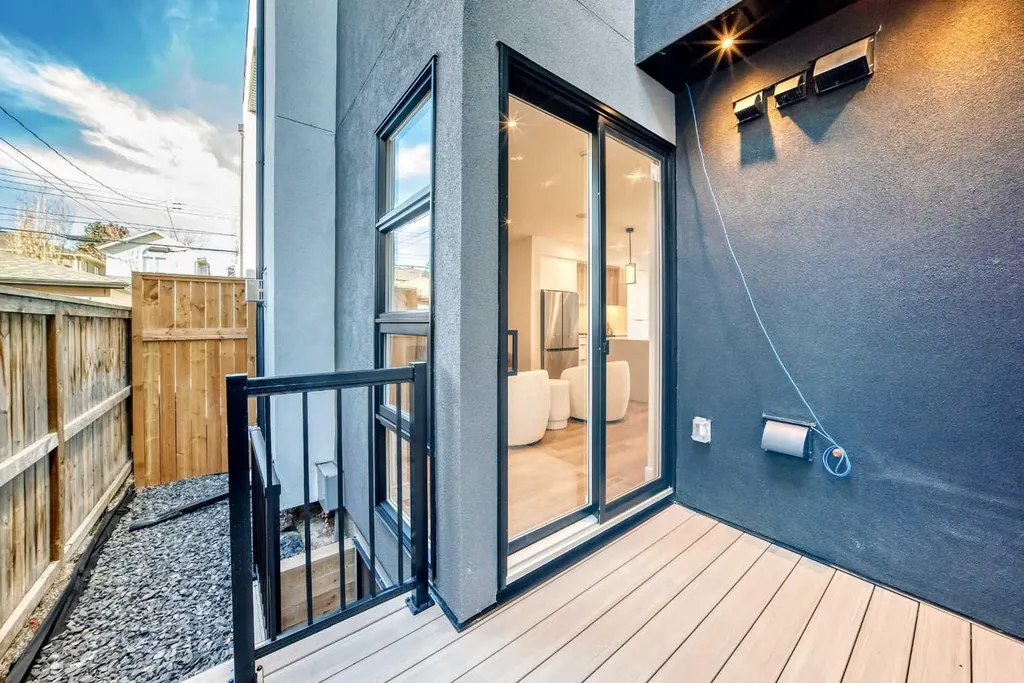 1607 37 Avenue SW Calgary AB T2T2h2