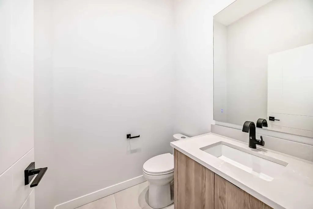 1607 37 Avenue SW Calgary AB T2T2h2