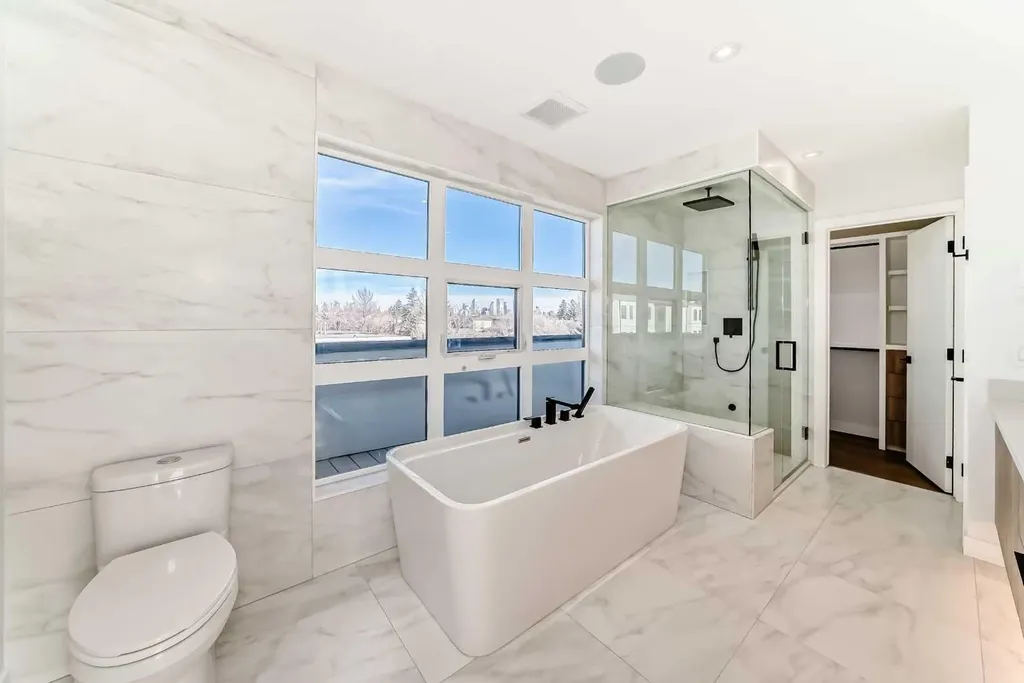 1607 37 Avenue SW Calgary AB T2T2h2